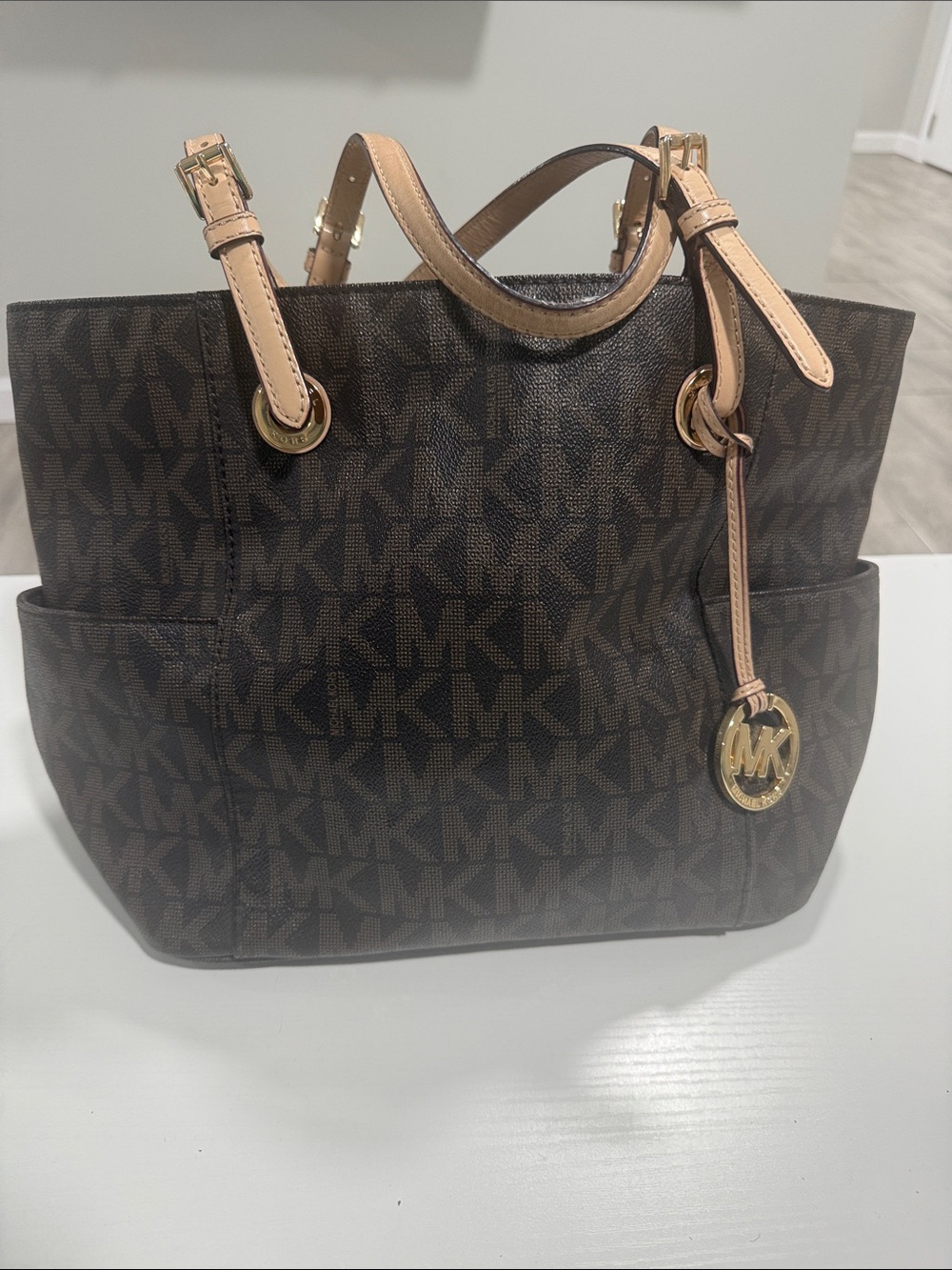Michael Kors Jet Set Item Large Pocket Tote Bag Brown and matching wallet.